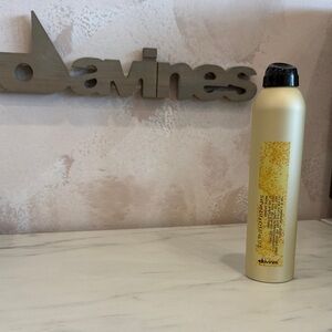 Davines Perfecting Hairspray